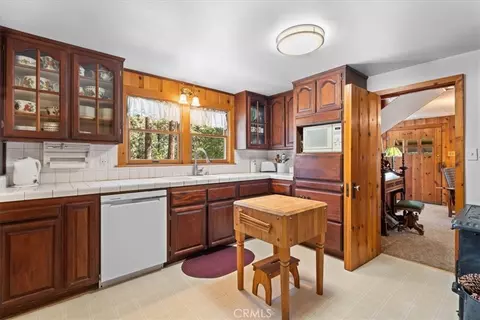 Kitchen - 5708 Sycamore, Wrightwood, CA 92397 photo 1 of 4
