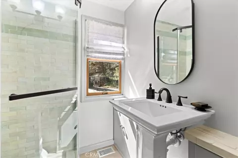 Bath - 5708 Sycamore, Wrightwood, CA 92397 photo 1 of 4