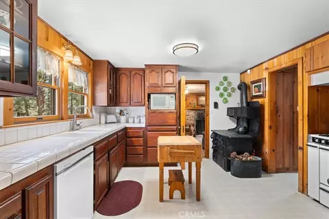 Kitchen - 5708 Sycamore, Wrightwood, CA 92397 photo 2 of 4