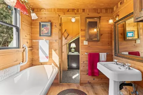 Bath - 5708 Sycamore, Wrightwood, CA 92397 photo 2 of 4