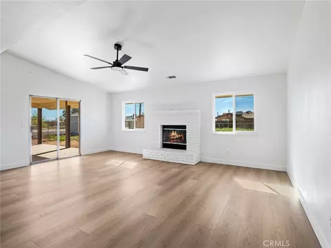 Living - 16548 Quinnault, Apple Valley, CA 92307 photo 1 of 7