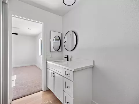Bath - 16548 Quinnault, Apple Valley, CA 92307 photo 3 of 4