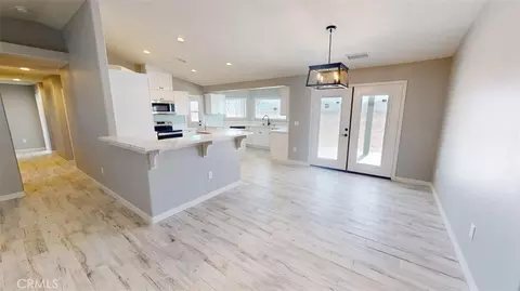 Entry Way - 15009 Temecula Rd, Apple Valley, CA 92307 photo 6 of 9