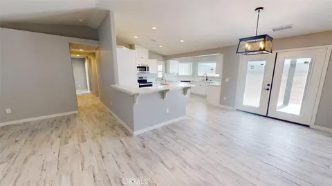 Entry Way - 15009 Temecula Rd, Apple Valley, CA 92307 photo 5 of 9