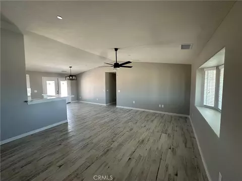 Living - 15009 Temecula Rd, Apple Valley, CA 92307 photo 3 of 7