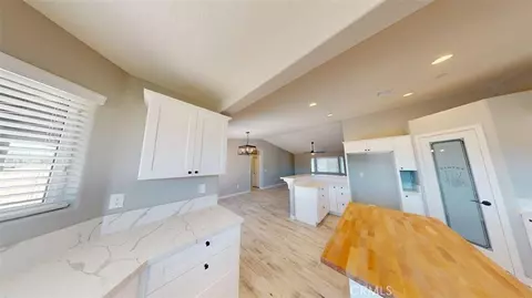 Entry Way - 15009 Temecula Rd, Apple Valley, CA 92307 photo 8 of 9