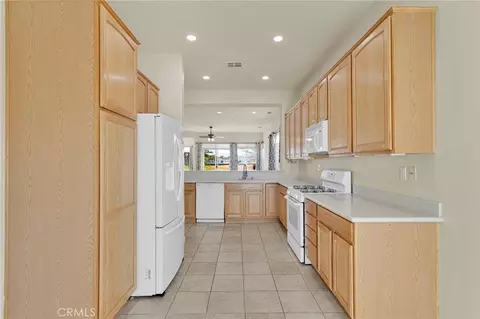 Kitchen - 10855 Katepwa St, Apple Valley, CA 92308 photo 2 of 3
