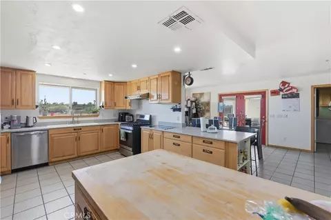 Kitchen - 10707 Mines Ranch Rd, Victorville, CA 92392 photo 2 of 6