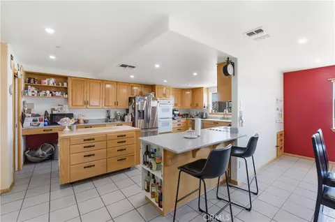 Kitchen - 10707 Mines Ranch Rd, Victorville, CA 92392 photo 6 of 6