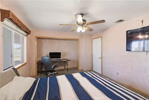 Bedroom - 10707 Mines Ranch Rd, Victorville, CA 92392 photo 7 of 9