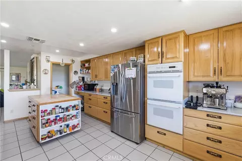 Kitchen - 10707 Mines Ranch Rd, Victorville, CA 92392 photo 4 of 6