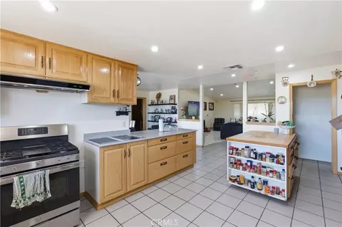 Kitchen - 10707 Mines Ranch Rd, Victorville, CA 92392 photo 3 of 6