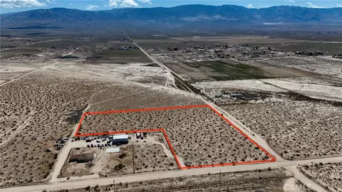 708 Rabbit Springs Rd, Lucerne Valley, CA 92356