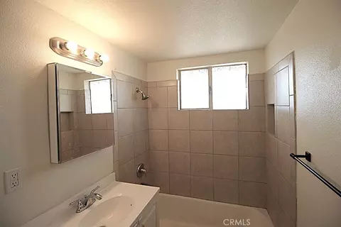 Bath - 25634 Bejoal, Barstow, CA 92311 photo 3 of 3