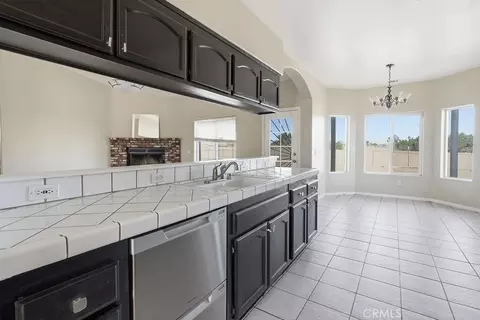 Kitchen - 7838 Cataba Rd, Hesperia, CA 92344 photo 1 of 7