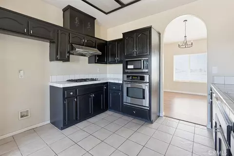 Kitchen - 7838 Cataba Rd, Hesperia, CA 92344 photo 6 of 7