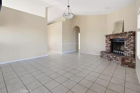 Living - 7838 Cataba Rd, Hesperia, CA 92344 photo 5 of 8