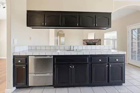 Kitchen - 7838 Cataba Rd, Hesperia, CA 92344 photo 2 of 7
