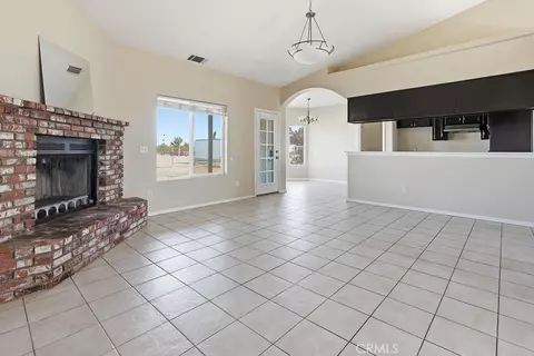 Living - 7838 Cataba Rd, Hesperia, CA 92344 photo 6 of 8