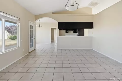 Living - 7838 Cataba Rd, Hesperia, CA 92344 photo 7 of 8