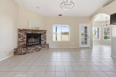 Living - 7838 Cataba Rd, Hesperia, CA 92344 photo 8 of 8