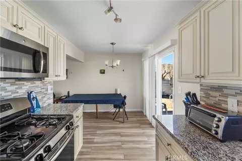 Kitchen - 35977 Hillview St, Yermo, CA 92398 photo 2 of 2
