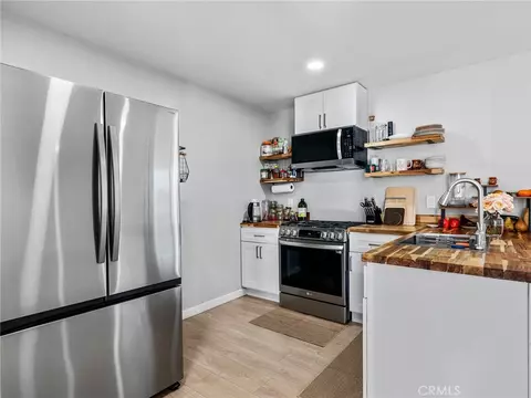 Kitchen - 40562 172nd St E, Lancaster, CA 93535 photo 2 of 3