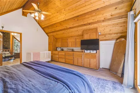 Bedroom - 1137 Edna, Wrightwood, CA 92397 photo 4 of 8