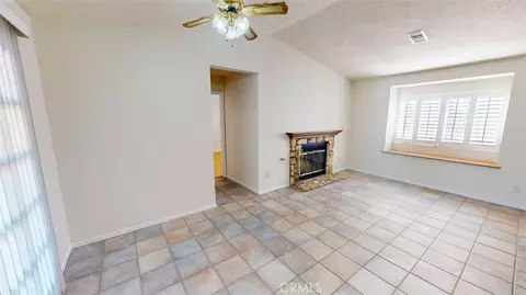 Living - 10970 Merino, Apple Valley, CA 92308 photo 6 of 7