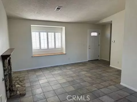 Living - 10970 Merino, Apple Valley, CA 92308 photo 2 of 7