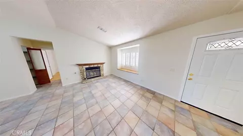 Living - 10970 Merino, Apple Valley, CA 92308 photo 4 of 7
