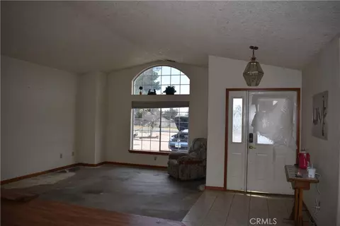 Living - 19485 Kinai, Apple Valley, CA 92307 photo 1 of 5
