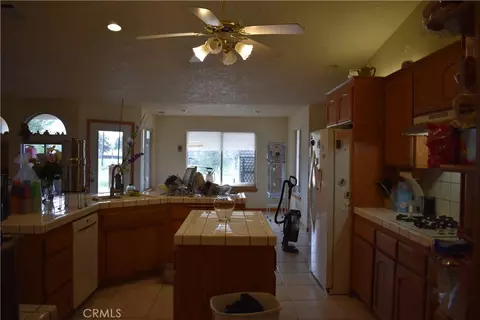 Kitchen - 19485 Kinai, Apple Valley, CA 92307 photo 1 of 1