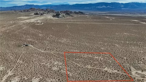 714 Esaw Rd, Lucerne Valley, CA 92356