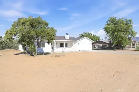 Exterior - 7625 Windsor Ave, Hesperia, CA 92345 photo 3 of 8