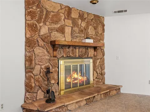 Living - 11935 Wapato Rd, Apple Valley, CA 92308 photo 2 of 14