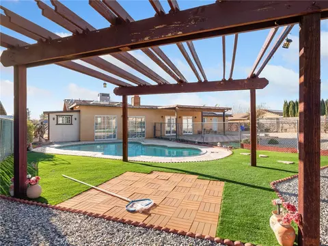 Exterior - 11935 Wapato Rd, Apple Valley, CA 92308 photo 5 of 10