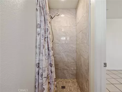 Bath - 11935 Wapato Rd, Apple Valley, CA 92308 photo 5 of 5