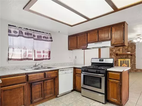 Kitchen - 11935 Wapato Rd, Apple Valley, CA 92308 photo 2 of 3