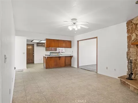 Living - 11935 Wapato Rd, Apple Valley, CA 92308 photo 5 of 14