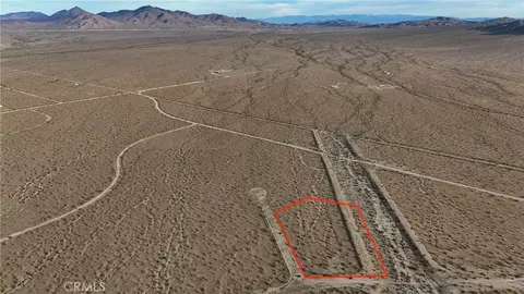 715 Corral Rd, Helendale, CA 92342