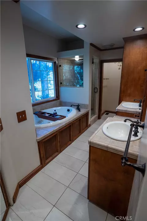 Bath - 683 Maxson Dr, Twin Peaks, CA 92391 photo 3 of 4