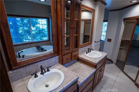 Bath - 683 Maxson Dr, Twin Peaks, CA 92391 photo 2 of 4