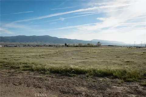 11 Challenger Dr, Tehachapi, CA 93561