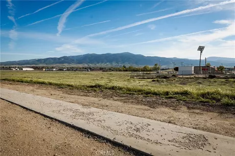 10 Challenger Dr, Tehachapi, CA 93561 photo 2