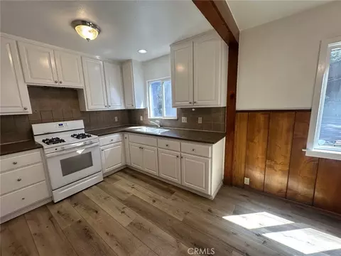 Kitchen - 215 Western, Cedar Glen, CA 92321 photo 2 of 2