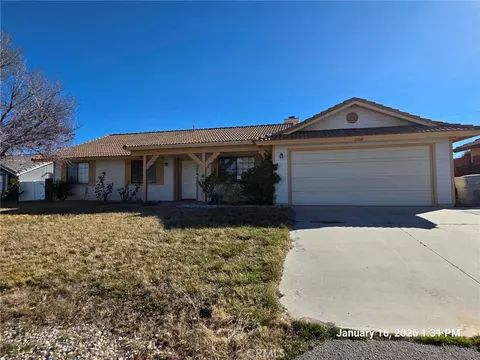15501 Via Bahia St, Hesperia, CA 92345