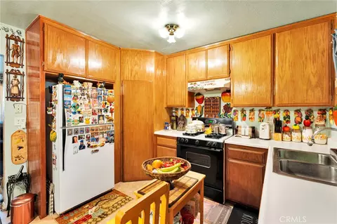 Kitchen - 1600 De Anza St, Barstow, CA 92311 photo 2 of 2