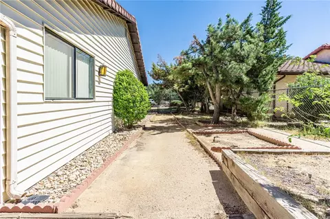 Exterior - 7040 Kenyon Ave, Hesperia, CA 92345 photo 7 of 17