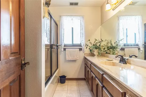 Bath - 7040 Kenyon Ave, Hesperia, CA 92345 photo 6 of 8